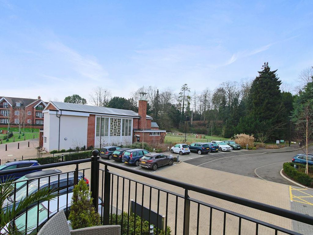 1 bed flat for sale in Marple Lane, Chalfont St. Peter, Gerrards Cross SL9, £375,000