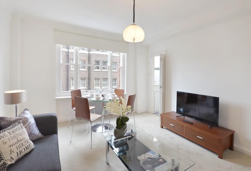 1 bed flat to rent in Hill Street, London W1J, £2,903 pcm