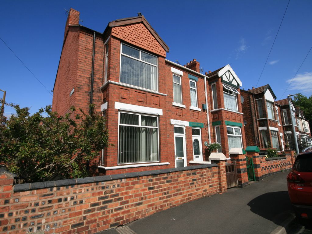 3 bed terraced house to rent in Richmond Road, Crewe CW1, £900 pcm