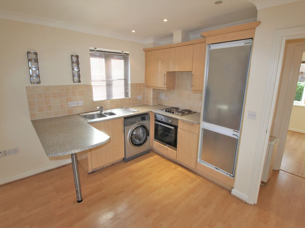 1 bed flat to rent in Aragorn Court, Guildford GU2, £1,300 pcm