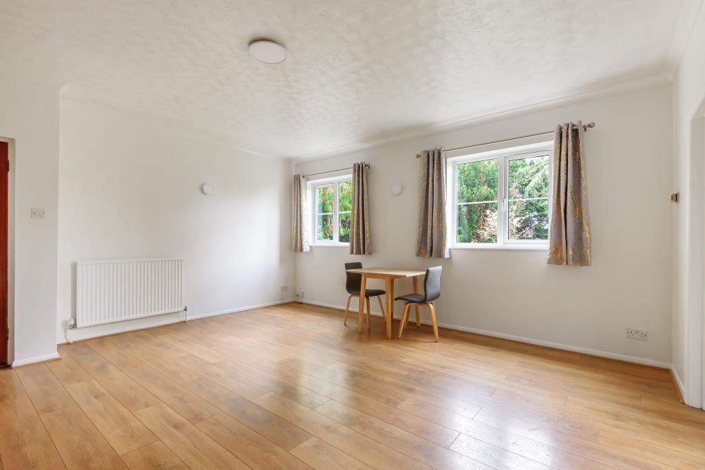 2 bed flat for sale in Mere Road, Upper Wolvecote, North Oxford OX2, £375,000