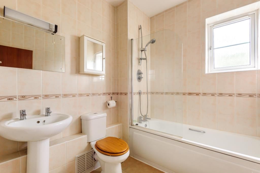 2 bed flat for sale in Mere Road, Upper Wolvecote, North Oxford OX2, £375,000