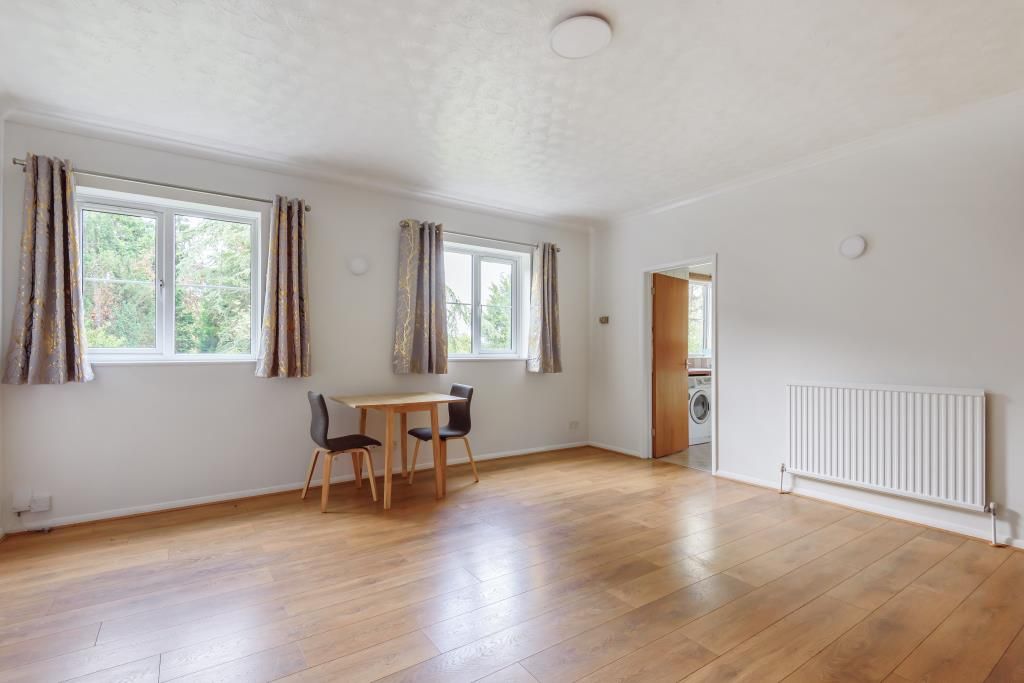2 bed flat for sale in Mere Road, Upper Wolvecote, North Oxford OX2, £375,000