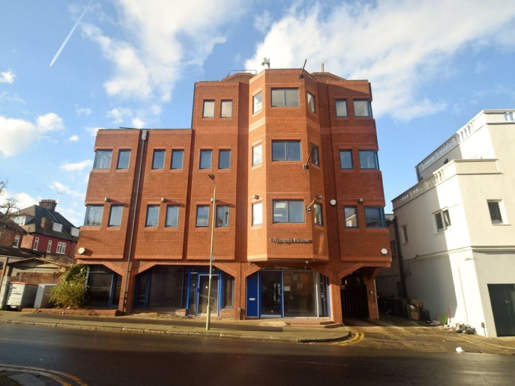 Office to let in Armitage Road, Golders Green NW11, £38,520 pa