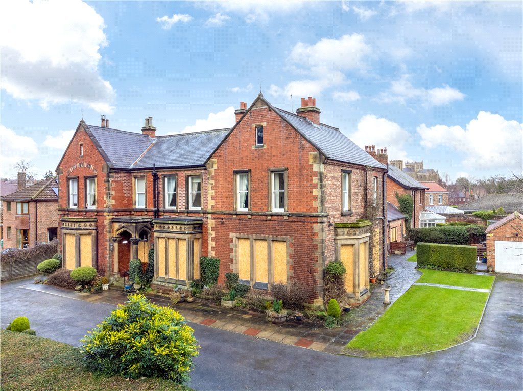 21 bed detached house for sale in South Crescent, Ripon HG4, £1,000,000