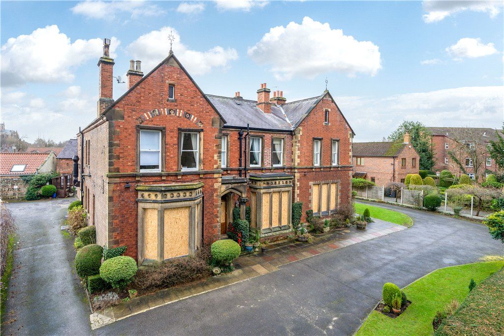 21 bed detached house for sale in South Crescent, Ripon HG4, £1,000,000