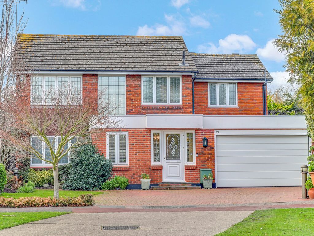 4 bed detached house for sale in Willingale Way, Thorpe Bay SS1, £795,000