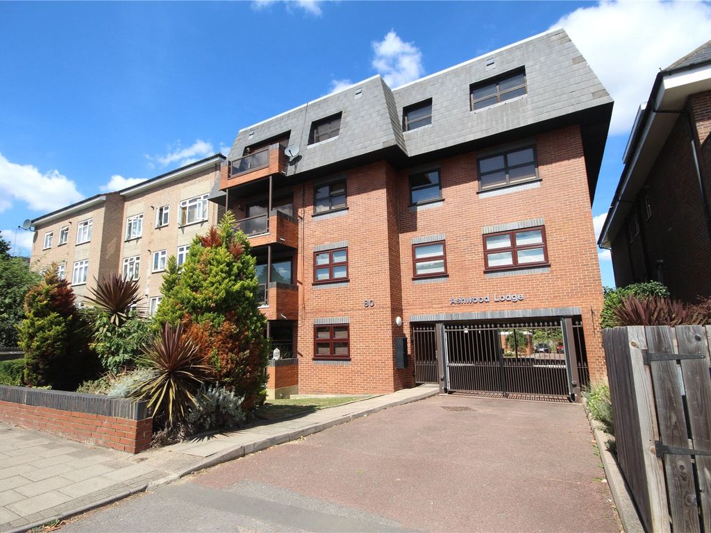 2 bed flat for sale in Station Road, New Barnet, Hertfordshire EN5, £425,000