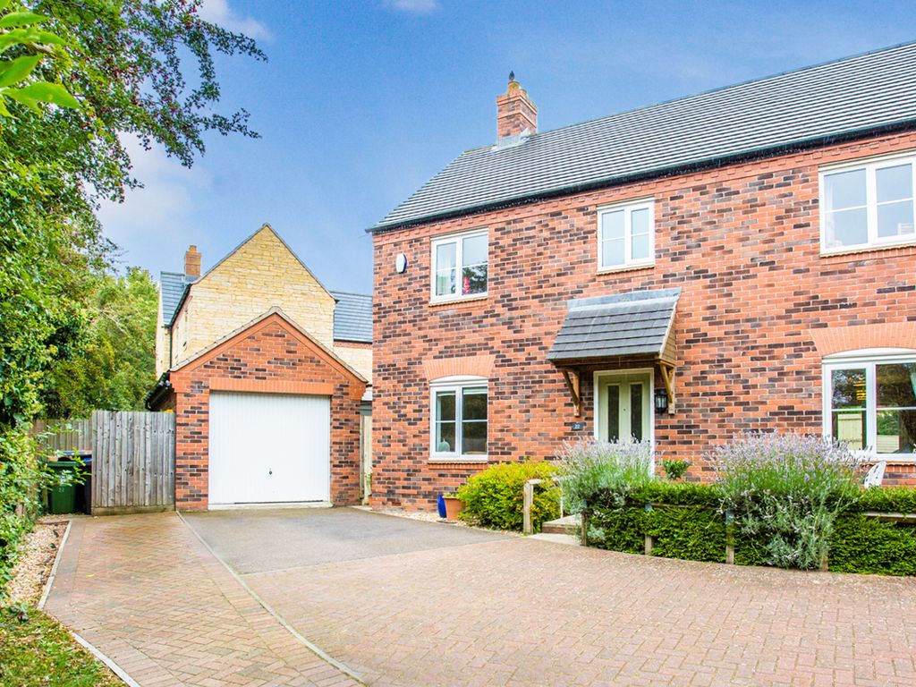 4 bed detached house for sale in Lime Kiln Close, Silverstone, Towcester NN12, £449,995