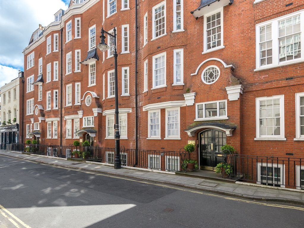 1 bed flat for sale in Carrington Street, Mayfair W1J, £825,000