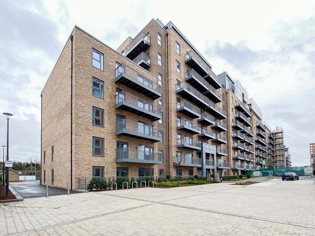 1 bed flat for sale in Beaufort Square, Beaufort Park, Colindale NW9, £400,000