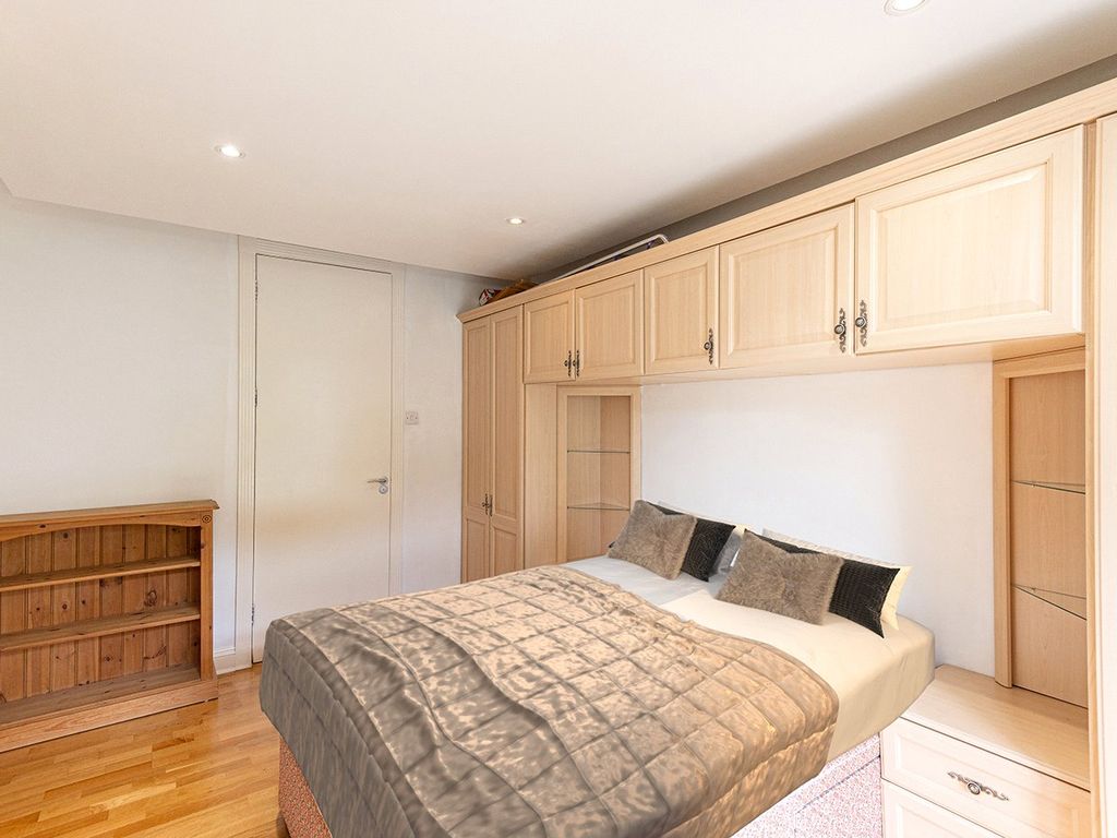 3 bed flat for sale in St. John's Wood Park, St. John's Wood NW8, £990,000