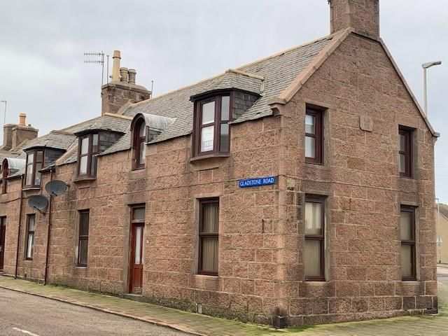 2 bed flat to rent in Gladstone Road, Peterhead AB42, £550 pcm