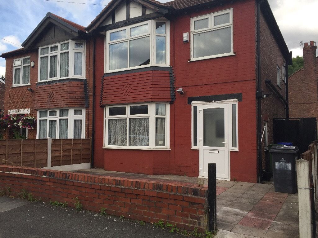 3 bed semi-detached house to rent in Clarence Rd, Manchester M13, £1,625 pcm