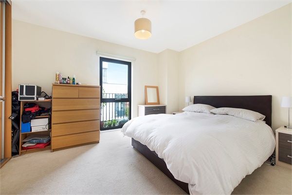 1 bed flat for sale in Newman Close, Willesden Green, London NW10, £400,000