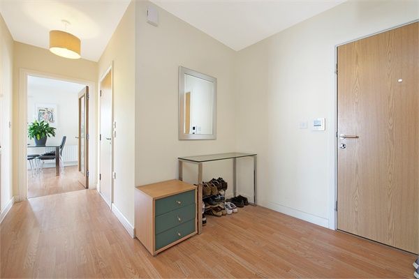 1 bed flat for sale in Newman Close, Willesden Green, London NW10, £400,000