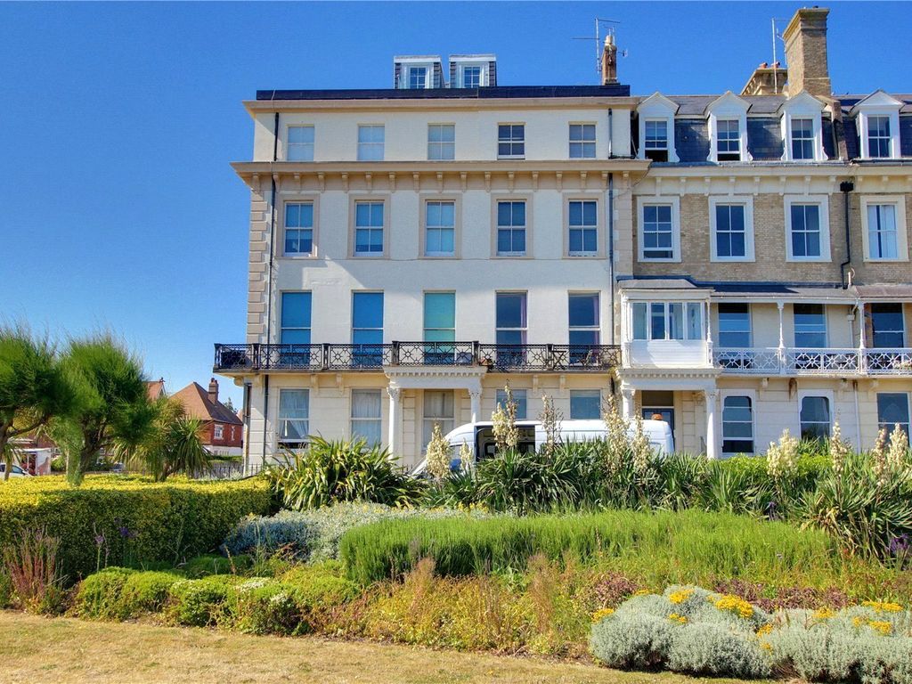 Studio to rent in West Mansions, 18 Heene Terrace, Worthing, West Sussex BN11, £850 pcm