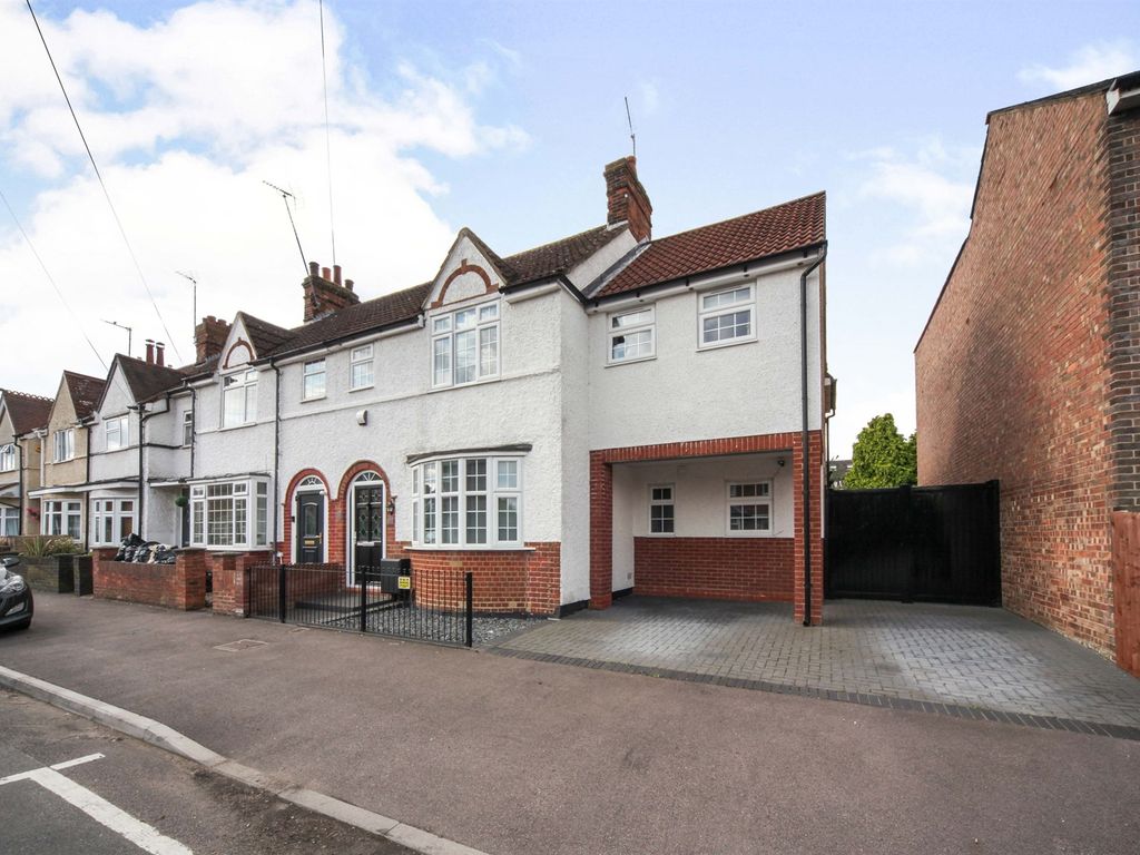 3 bed semi-detached house for sale in Stuart Street, Dunstable LU6, £490,000