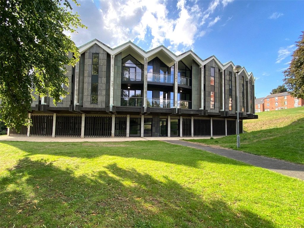 1 bed flat for sale in Knightsbridge Court, West Bars, Chesterfield S40, £110,000