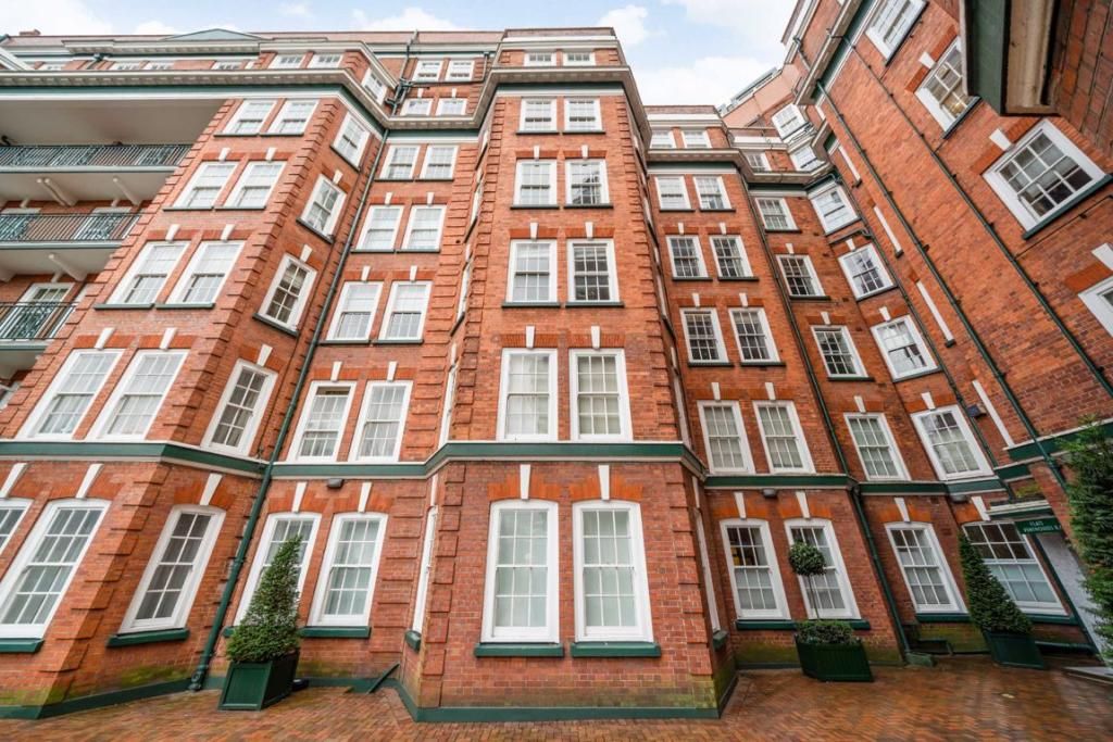 4 bed flat to rent in St John's Wood Court, St John's Wood Road, St John's Wood NW8, £6,552 pcm