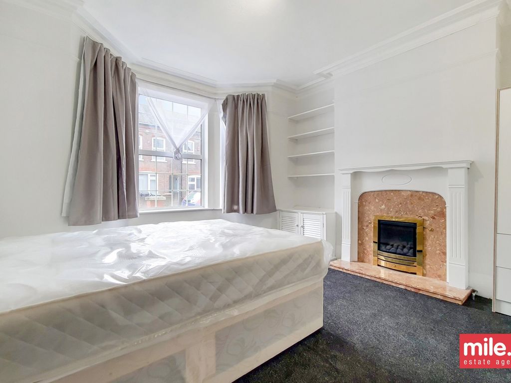 Room to rent in Reginald Street, Luton LU2, £600 pcm
