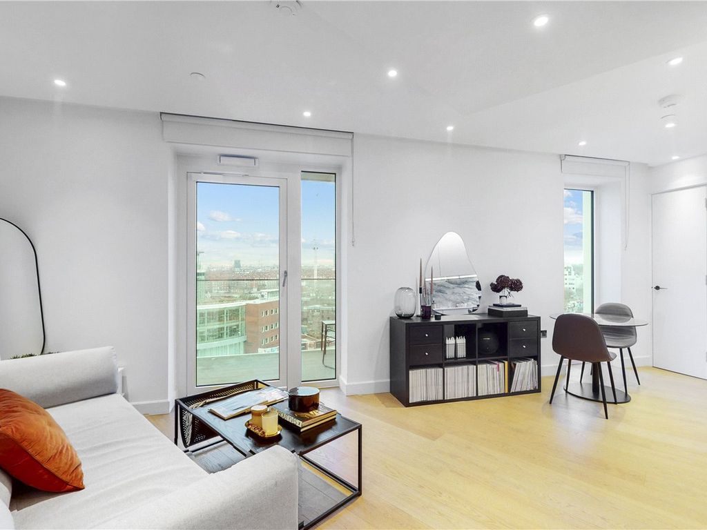 1 bed flat for sale in Lincoln Apartments, Fountain Park Way, White City, London W12, £550,000