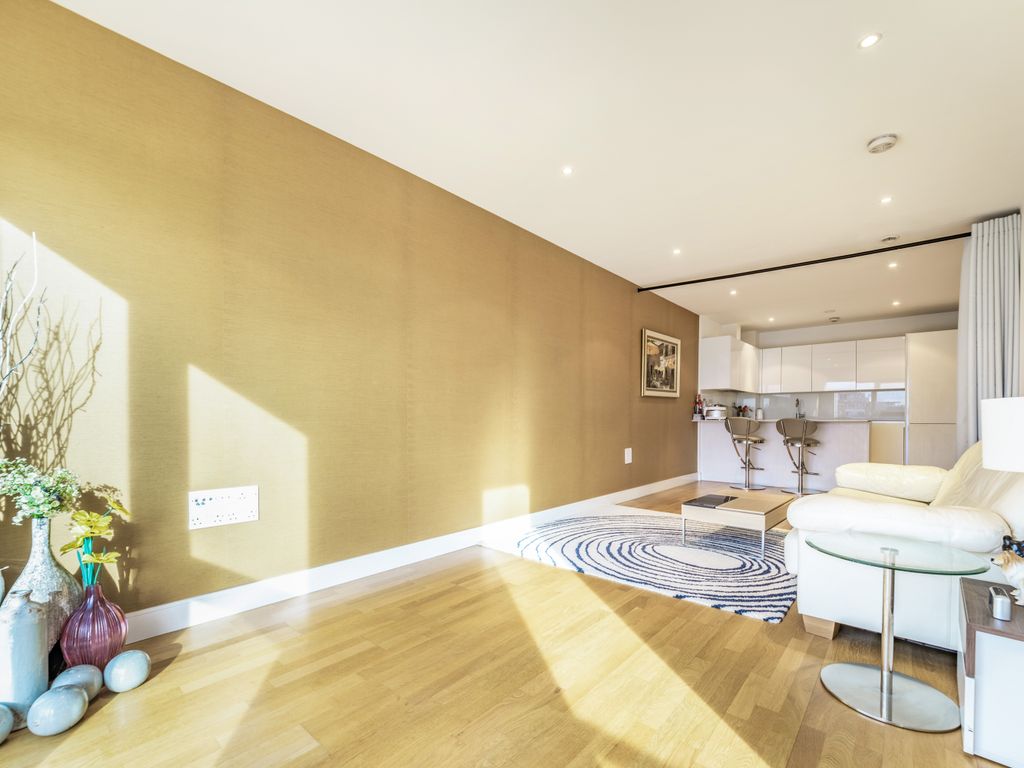 2 bed flat for sale in Juniper Drive, London SW18, £700,000