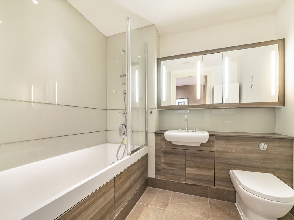 2 bed flat for sale in Juniper Drive, London SW18, £700,000