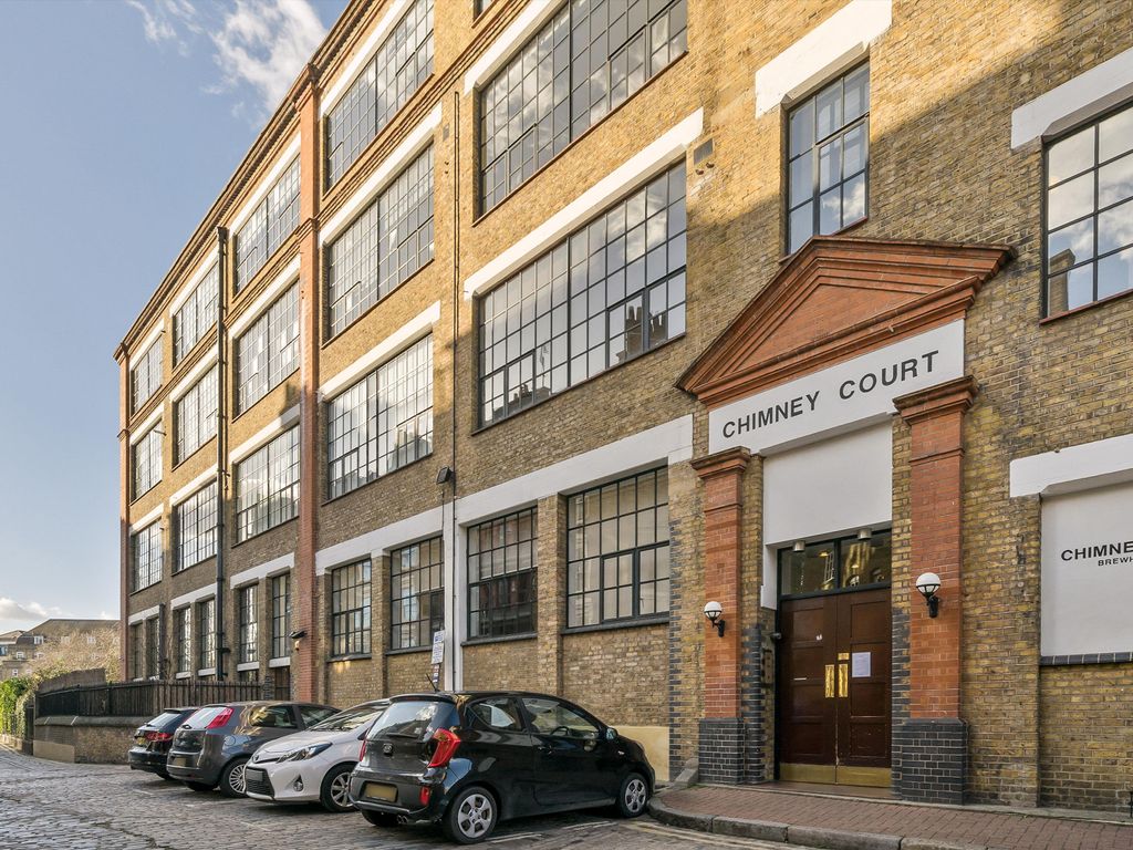 1 bed flat for sale in Chimney Court, Wapping E1W., £950,000