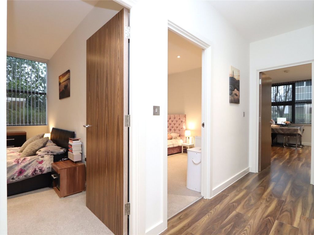 2 bed flat for sale in South Row, Central Milton Keynes, Milton Keynes, Bucks MK9, £300,000