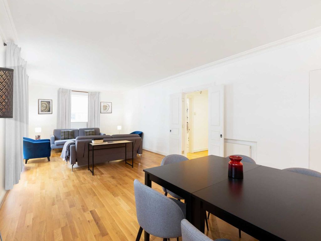 2 bed flat for sale in Juniper Court, Kensington Green W8, £1,750,000