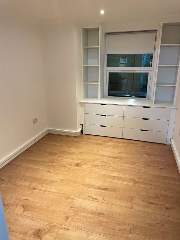 1 bed flat to rent in Watermoor Road, Cirencester GL7, £895 pcm