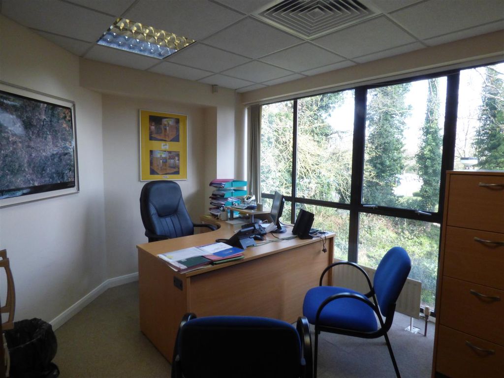 Office to let in New Ash Green, Longfield, Kent DA3, £6,600 pa