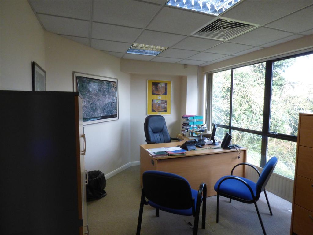 Office to let in New Ash Green, Longfield, Kent DA3, £6,600 pa