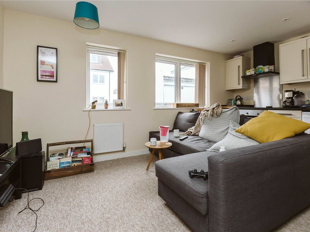 2 bed flat to rent in Kelston Close, Westbury On Trym, Bristol BS10, £1,300 pcm