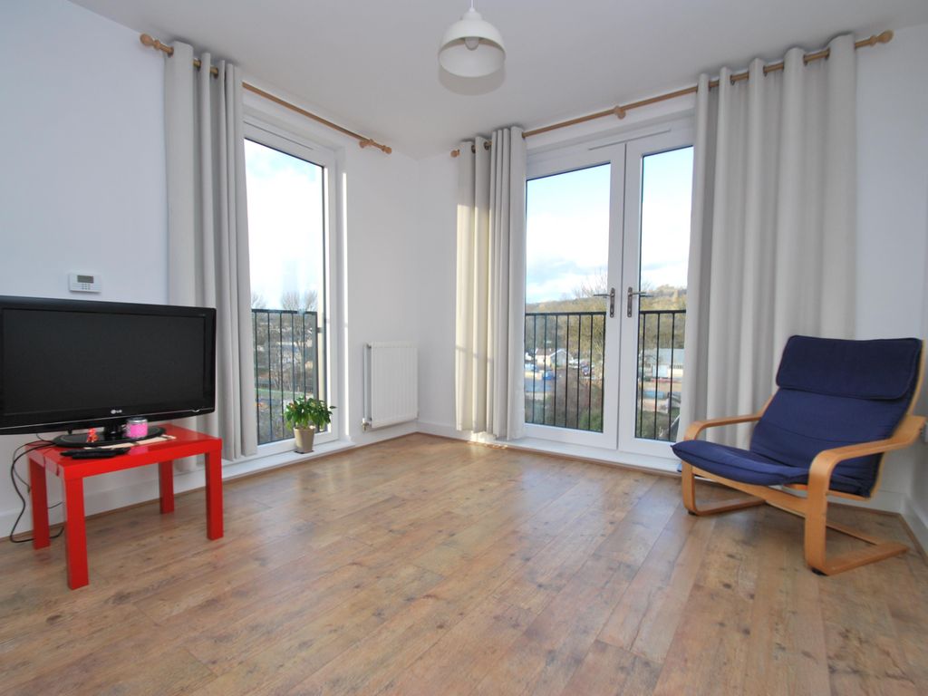 2 bed flat to rent in Midland Road, Bath BA2, £1,575 pcm