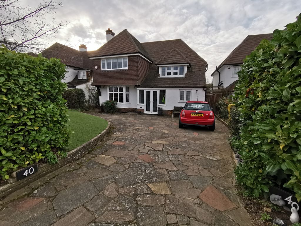 4 bed detached house to rent in Sandy Lane, Cheam SM2, £4,000 pcm