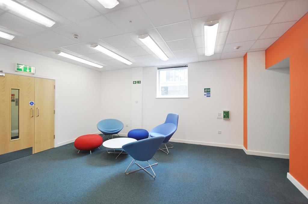 Office to let in Q West, International House, Great West Road, Brentford TW8, £4,200 pa