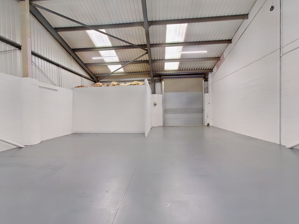 Industrial to let in Unit Armthorpe Business Centre, Armthorpe, Doncaster DN3, £16,200 pa