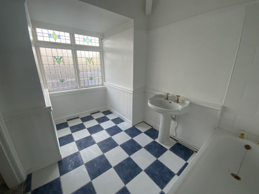 2 bed flat for sale in Queens Drive, Liverpool L15, £285,000