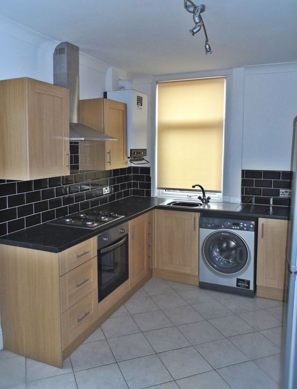Room to rent in Wentworth Road, Doncaster DN2, £498 pcm