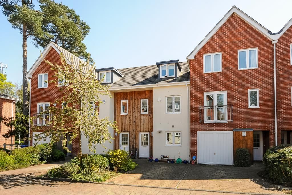 3 bed town house to rent in Ascot, Berkshire SL5, £2,100 pcm