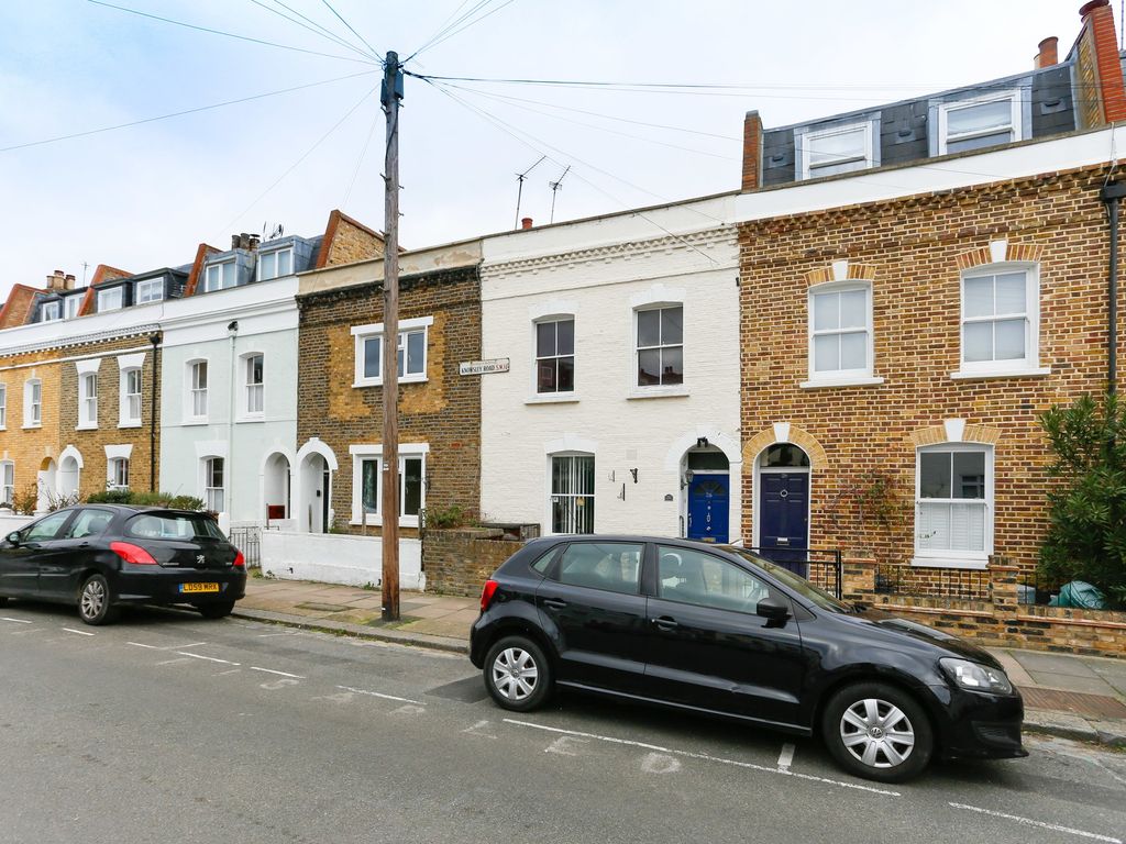 2 bed terraced house for sale in Knowsley Road, London SW11, £570,000