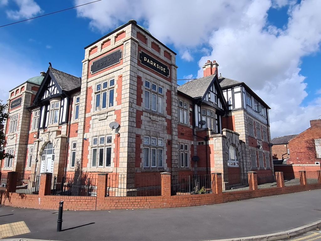 2 bed flat to rent in Parkside Apartments, 62 Lloyd Street South, England.M14, £900 pcm