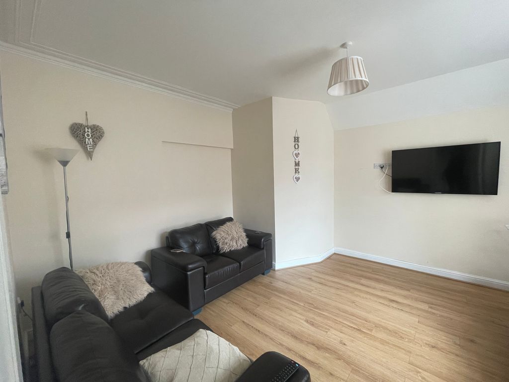 Room to rent in Princess Road, Doncaster S64, £563 pcm