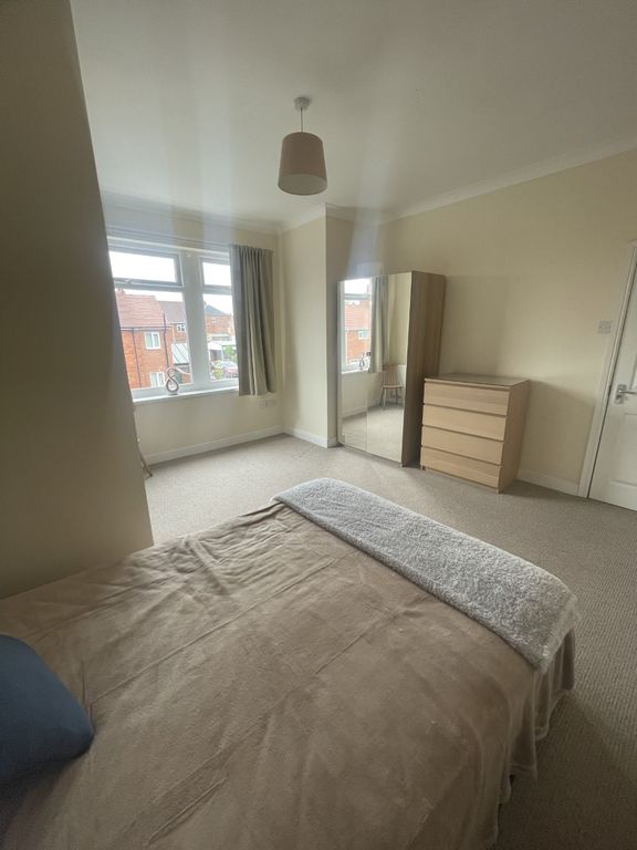 Room to rent in Princess Road, Doncaster S64, £563 pcm