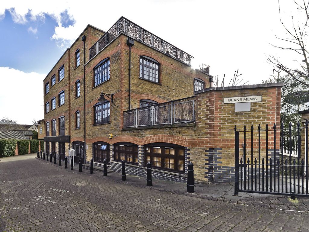 3 bed flat to rent in Blake Mews, High Park Road, Kew, Richmond TW9, £2,800 pcm