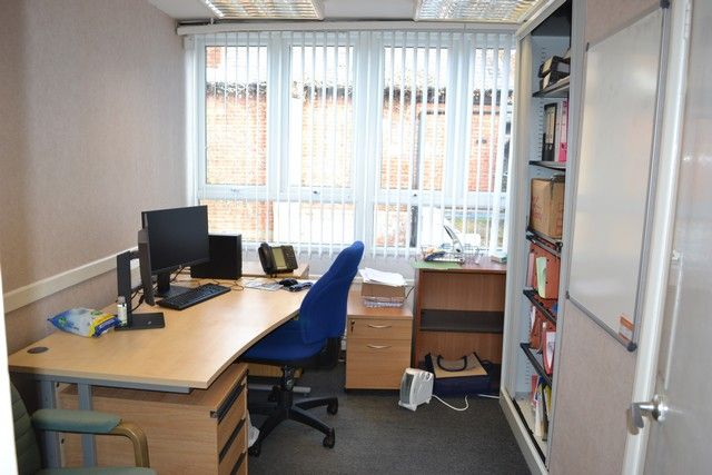 Office to let in High Street, Alton GU34, Non quoting