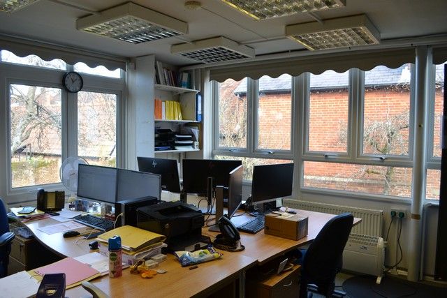 Office to let in High Street, Alton GU34, Non quoting