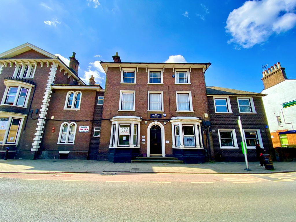 Office to let in Wentworth House, 81-83 High Street North, Dunstable, Bedfordshire LU6, Non quoting